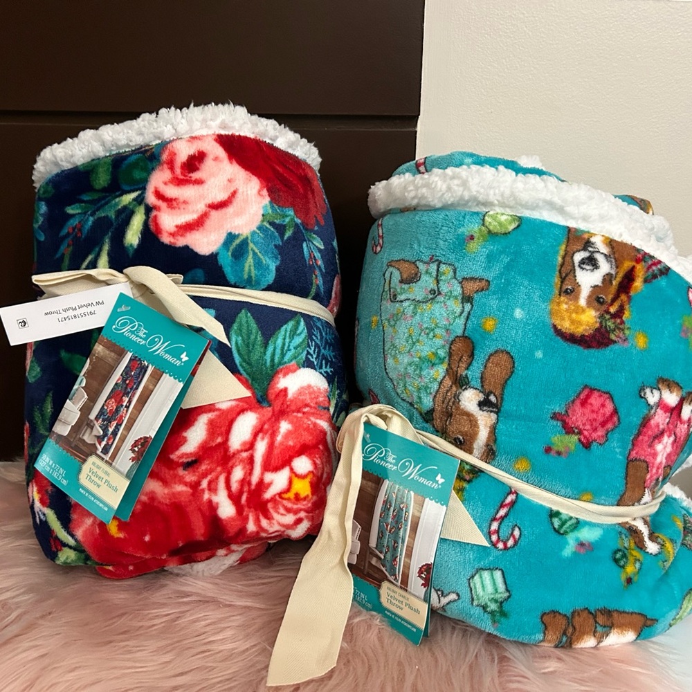 Nwt 2 Pioneer Woman plush throw blanket